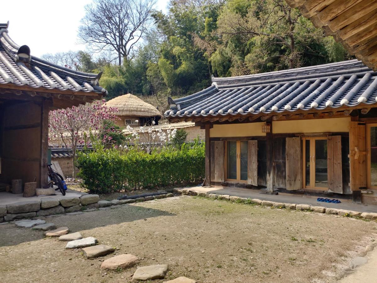 Samsan Traditional Hanok Guest House Gyeongju Exterior photo